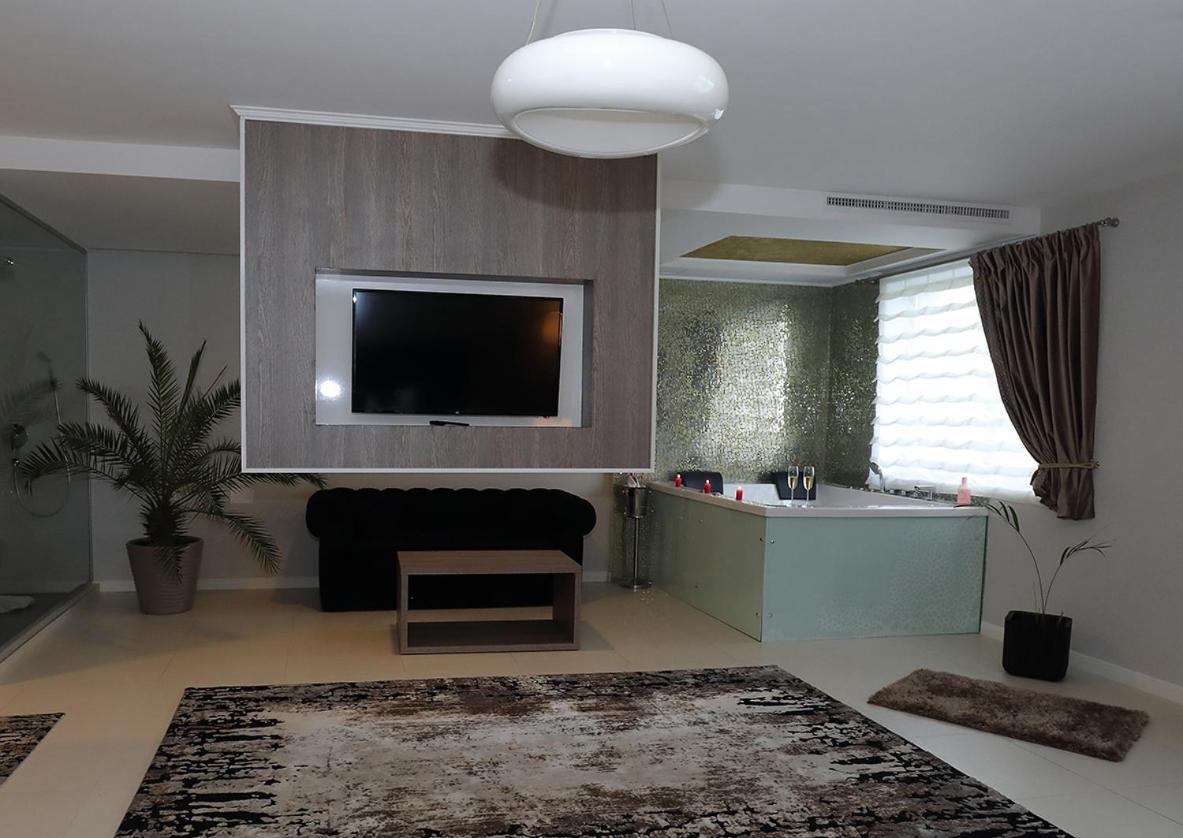 Meliss Events Ξενοδοχείο Κραϊόβα Εξωτερικό φωτογραφία